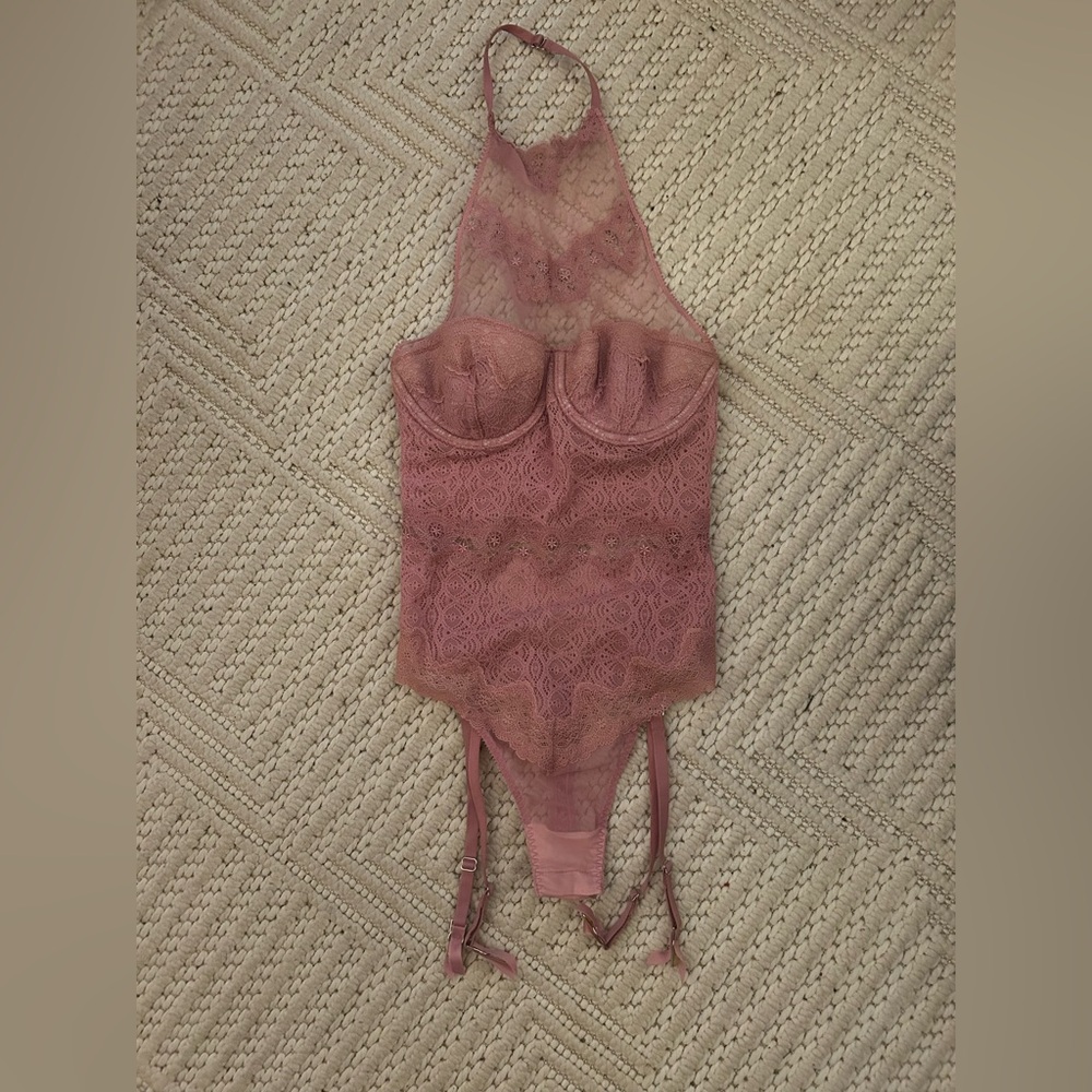 Victoria’s Secret Women’s Sz 32B Lacey Feminine Pink Mauve Bodysuit Lingerie